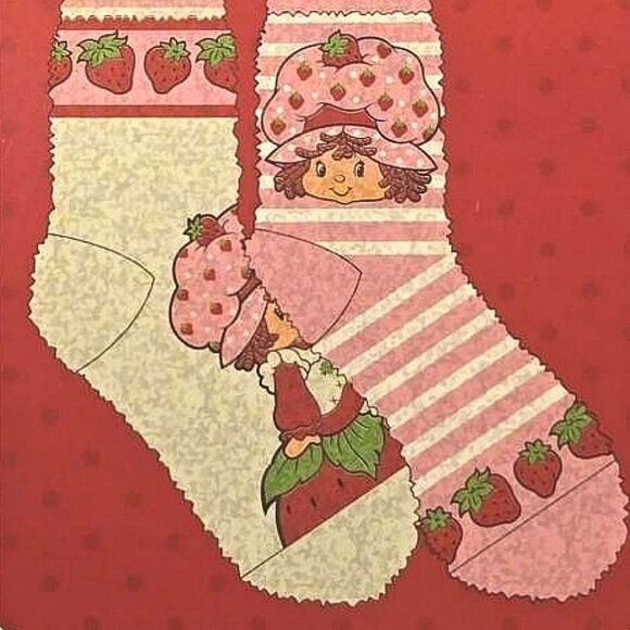 Strawberry Shortcake Boxed 2-PK Cozy Crew Socks - Picture 2 of 6